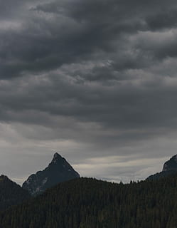 Granar, bergssluttning, mörk, moln, grön, berg, molnig, himmel, lynnig, mulen, topp, träd, Italien, skog, landskap, natur, moln - himmel, skönhet i naturen, scenics - natur, lugn, lugn plats, miljö, växt, icke-urbana scenen, inget folk, storm, storm moln, idyllisk, tillväxt, utomhus, bergstopp, olycksbådande, 5K, CC0, offentligt domän, royaltyfria