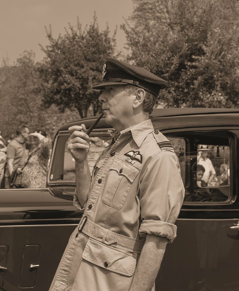 guerra, soldat, general, canonada, home, exèrcit, cotxe, vintage, batalla, sèpia, passat de moda, estil retro, forces Armades, gent, militar, uniforme, història, homes, persones reals, una persona, roba, manera de transport, vehicle terrestre, de peu, transport, barret, dia, arbre, cintura cap amunt, tres quarts de longitud, automòbil, vista lateral, adult, a l'aire lliure, homes madurs, govern, 1080P
