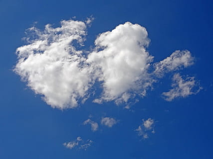 stapelwolk, stapelwolken, wolk, hemel, blauw, weer, zomerweer, zomer, de lente, warm, wolk - lucht, schoonheid in de natuur, lage hoekweergave, natuur, witte kleur, geen mensen, scenics - natuur, dag, kalmte, achtergronden, rustige scène, cloudscape, buitenshuis, idyllisch, pluizig, meteorologie, milieu, piekerig, 2K, CC0, publiek domein, royaltyvrij