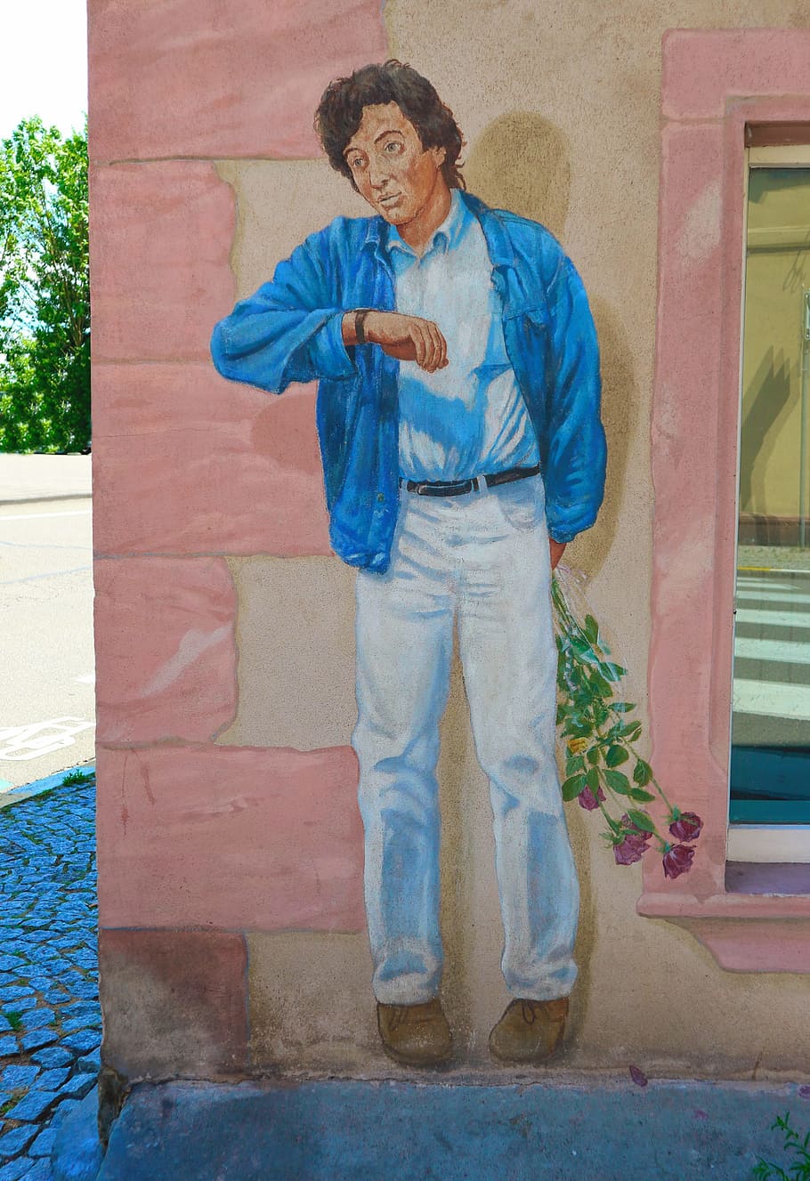 cita, espera, cita a cegues, tard, posar, rellotge, temps, amor, conéixer, rosenkavalier, afecte, romàntic, primera reunió, romanç, ram de roses, adult madur, una persona, només adults, longitud completa, una sola dona, adult, persones reals, vista frontal, de peu, arquitectura, roba casual, mascles, estils de vida, activitat d'oci, estructura construïda, dia, gots, homes, exterior de l'edifici, mirant cap a fora, adult gran, a l'aire lliure, 4K