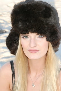 russo, cappello, spiaggia, modello, blu, occhi, trucco, labbra, fresco, ritratto, giovane, femmina, colorato, donne, all'aperto, inverno, sorridente, etnia caucasica, una persona, adulto, persone, giovane adulto, la neve, femmine, bellezza, colpo alla testa, guardando la fotocamera, vista frontale, acconciatura, giovani donne, capelli, bella donna, stili di vita, capelli lunghi, avvicinamento, persone reali, parte del corpo, cappello di pelliccia, volto umano, frangia, vestiti caldi, 2K, CC0, dominio pubblico, privo di copyright