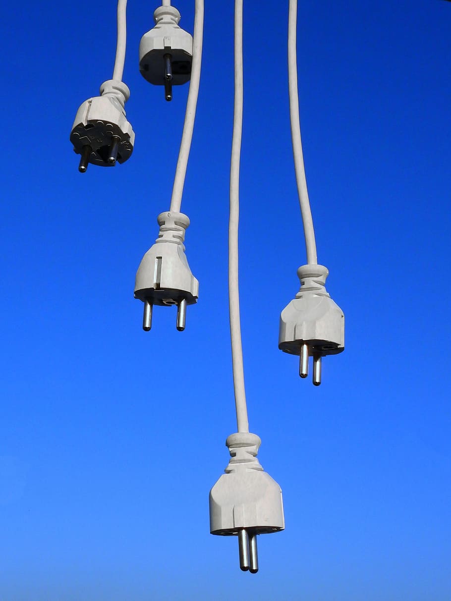 endoll, cable, línia, corrent, energia, cable, línia, línia elèctrica, electricitat, cable de corrent, Font d'alimentació, connectar, connexió, blau, penjant, corda, cel clar, cel, arquitectura, equips d’il·luminació, vista d’angle baix, llum del carrer, cap gent, dia, naturalesa, llum elèctrica, llum, tecnologia, carrer, llum solar, timbre, a l'aire lliure, equipament elèctric, 4K