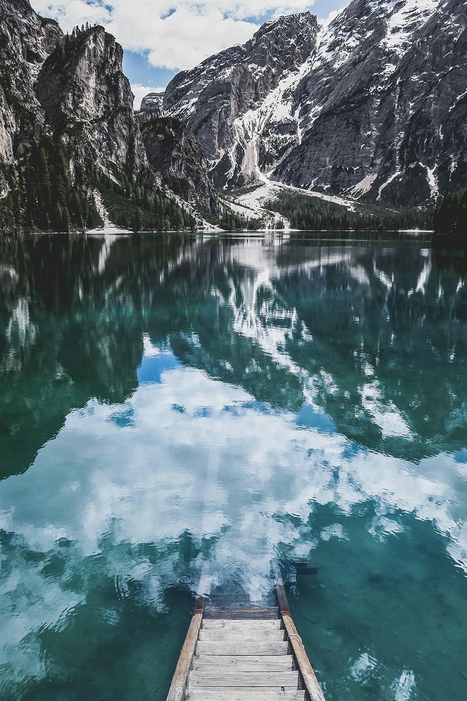 gris, moll del vaixell, cos, aigua, banff, nacional, parc, Canadà, núvol, pedra, rock, arbre, llac, reflexió, escenics - natura, tranquil·litat, bellesa a la natura, dia, escena tranquil·la, muntanya, naturalesa, escena no urbana, cap gent, idíl·lic, material de fusta, remot, a l'aire lliure, destinacions de viatge, Serra, color turquesa, 1080P