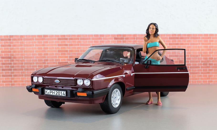 model de cotxe, ford, capri, capri, model, diorama, ford, capri, model, automàtic, oldtimer, joguines, cotxe esportiu, vell, vermell, esport de motor, vehicle, clàssic, ford capri, motor, campana, automoció, una persona, només dones, només adults, cotxe, adult jove, una sola dona, manera de transport, adult, dones, automòbil, longitud completa, dones joves, transport, moda, retrat, maó, mirant la càmera, assegut, de peu, cabell, dona guapa, pentinat, a l'aire lliure, esperant, 4K