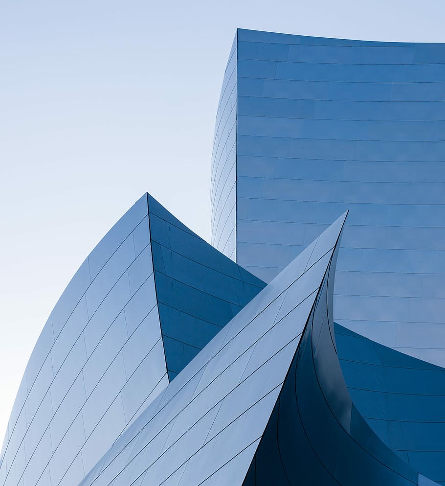 foto, 3 capes, Edifici de vidre de 3 capes, de gran alçada, edifici, durant el dia, arquitectura, cantonada, geomètric, reflexió, estructura construïda, modern, exterior de l'edifici, cel, vista d’angle baix, cel clar, ciutat, cap gent, dia, naturalesa, blau, exterior d’edifici d’oficines, patró, oficina, alta - alta, vidre - material, a l'aire lliure, llum solar, gratacels, 2K