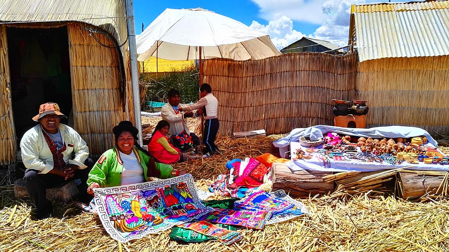 amatininkai, kaimiškas, peru, lauke, tik suaugusiems, sėdi, žmonių, suaugusiųjų, dieną, realūs žmonės, žmonių grupė, moterys, turgus, gyvenimo būdą, architektūra, vyrai, tradiciniai drabužiai, pardavimo, pobūdį, apranga, prekystalis, pasirinkimas, 4K