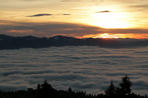 por do sol, alpino, inverno, romântico, Suíça, Áustria, montanhas, céu, panorama, natureza, neve, tarde, nuvens, iluminação, resplendor, abendstimmung, alm, alpes, feriado, crepúsculo, Céu laranja, romance, lindo, humor, pôr do sol, quieto, descansar, leve, floresta, relaxamento, nuvem - céu, scenics - natureza, árvore, beleza na natureza, cena tranquila, tranquilidade, silhueta, montanha, cor laranja, plantar, ninguém, idílico, cadeia de montanhas, ao ar livre, luz solar, céu dramático, cena não urbana, céu romântico, 5K, CC0, domínio público, royalty free