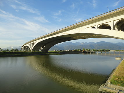 most, tchaj-wan, řeka, stavba, spojení, voda, most - mužská konstrukce, architektura, oblouk, nebe, přeprava, Příroda, mrak - nebe, obloukový most, inženýrství, den, odraz, nábřeží, venku, 2K, CC0, veřejná doména, bez autorských práv