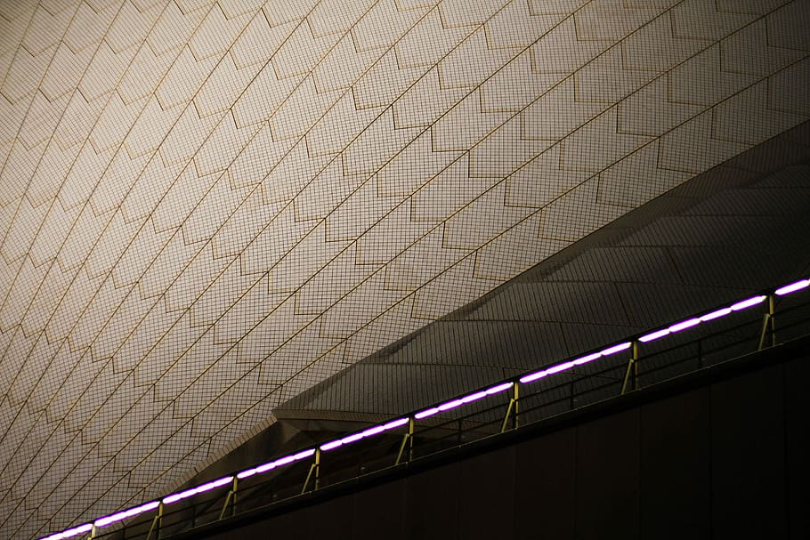 grigio, Marrone, calcestruzzo, tetto, Basso, fotografia ad angolo, terrazza di costruzione, architettura, modello, struttura, simmetrico, ringhiera, curva, soffitto, costruzione, luce, macro, zoom, notturno, notte, angolo, asimmetrico, Inquadratura dal basso, nessuno, struttura costruita, caratteristica della parete, natura, giorno, esterno dell'edificio, all'aperto, luce del sole, cielo, città, cultura artistica e intrattenimento, metallo, viaggio, design, moderno, 5K