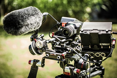 kamera, mikro, alat, suara, fotografer, objektif, profesional, bmpcc, teknologi, kamera - peralatan fotografi, tema fotografi, fokus pada latar depan, merapatkan, hari, alam, menanam, tidak ada orang, lensa - alat optik, di luar rumah, Kamera film, rumput, mainan, sinar matahari, peralatan fotografi, kamera televisi, industri film, komunikasi, angkutan, kamera digital, syuting, kamera video rumah, 5K, CC0, domain publik, bebas royalti