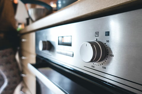 botón de temperatura del horno, horno, temperatura, botón, de cerca, cocina, batería de cocina, cocina domestica, estufa, adentro, aparato, equipo, música, equipo de sonido, estéreo, estilo retro, anticuado, cultura de las artes y entretenimiento, tecnología, cuarto doméstico, nadie, controlar, equipo doméstico, nudo, instrumento musical, estilos de vida, equipo musical, color plateado, presionar el botón, 4K
