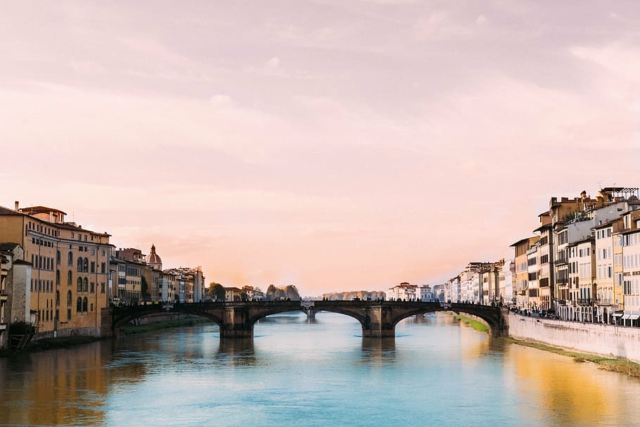 marró, pont, cos, aigua, de gran alçada, edificis, arquitectura, edifici, infraestructura, riu, cel, naturalesa, Itàlia, europa, arno river, canal, Florència - Itàlia, pont - estructura feta per l'home, ponte vecchio, lloc famós, cultura italiana, paisatge urbà, història, escena urbana, Toscana, Venècia - Itàlia, ciutat, connexió, estructura construïda, exterior de l'edifici, destinacions de viatge, pont d’arc, transport, núvol - cel, viatjar, cap gent, arc, a l'aire lliure, 5K