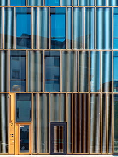 edificio in vetro blu, costruzione di cortine di vetro, costruzione, finestra, facciata, moderno, architettura, struttura costruita, esterno dell'edificio, nessuno, fotogramma intero, modello, giorno, metallo, all'aperto, blu, caratteristica della parete, sfondi, vetro - materiale, a strisce, città, riflessione, ufficio, design, 4K, CC0, dominio pubblico, privo di copyright
