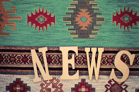 braun, Nachrichten freistehende Einrichtung, Nachrichten, Dekor, Muster, Textil-, Hintergründe, Kulturen, Teppich, Text, keine Leute, drinnen, Nahansicht, Vollbild, Kommunikation, Kunst und Handwerk, Kreativität, rot, Design, Skript, nicht-westliche Schrift, High Angle View, Kunst, grüne Farbe, westliche Schrift, Stillleben, mehrfarbig, Blumenmuster, Botschaft, 1080P, CC0, gemeinfrei, lizenzfrei