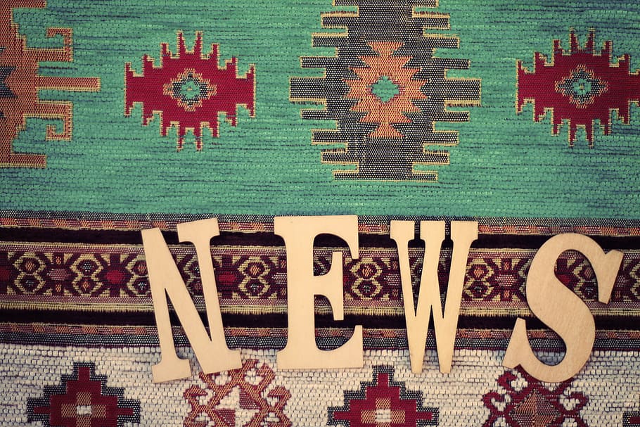 braun, Nachrichten freistehende Einrichtung, Nachrichten, Dekor, Muster, Textil-, Hintergründe, Kulturen, Teppich, Text, keine Leute, drinnen, Nahansicht, Vollbild, Kommunikation, Kunst und Handwerk, Kreativität, rot, Design, Skript, nicht-westliche Schrift, High Angle View, Kunst, grüne Farbe, westliche Schrift, Stillleben, mehrfarbig, Blumenmuster, Botschaft, 1080P