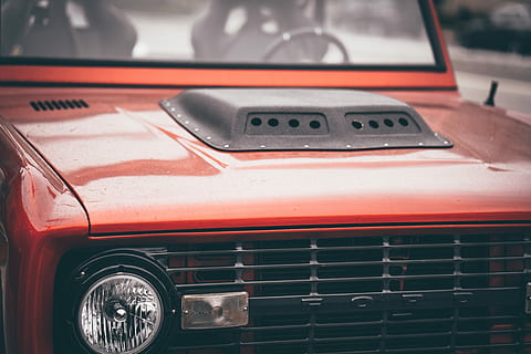 vado rojo vado, suv, coche, vehículo terrestre, transporte, rojo, modo de transporte, coche deportivo, estilo retro, anticuado, faro, al aire libre, día, Vehículo de motor, nadie, auto antiguo, ciudad, antiguo, de cerca, estacionario, el pasado, arquitectura, historia, 8K, CC0, dominio público, libre de derechos