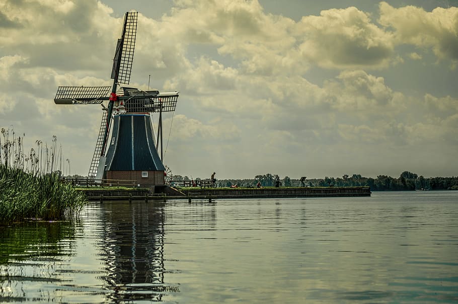 mar, núvols, ennuvolat, llac, holandès, Països Baixos, reflexions, molí de vent, aigua, cel, arquitectura, energia renovable, energia eòlica, davant del mar, núvol - cel, turbina, aerogenerador, naturalesa, estructura construïda, conservació del medi ambient, energia alternativa, generació de combustible i energia, cap gent, exterior de l'edifici, dia, molí de vent tradicional, riu, a l'aire lliure, 4K