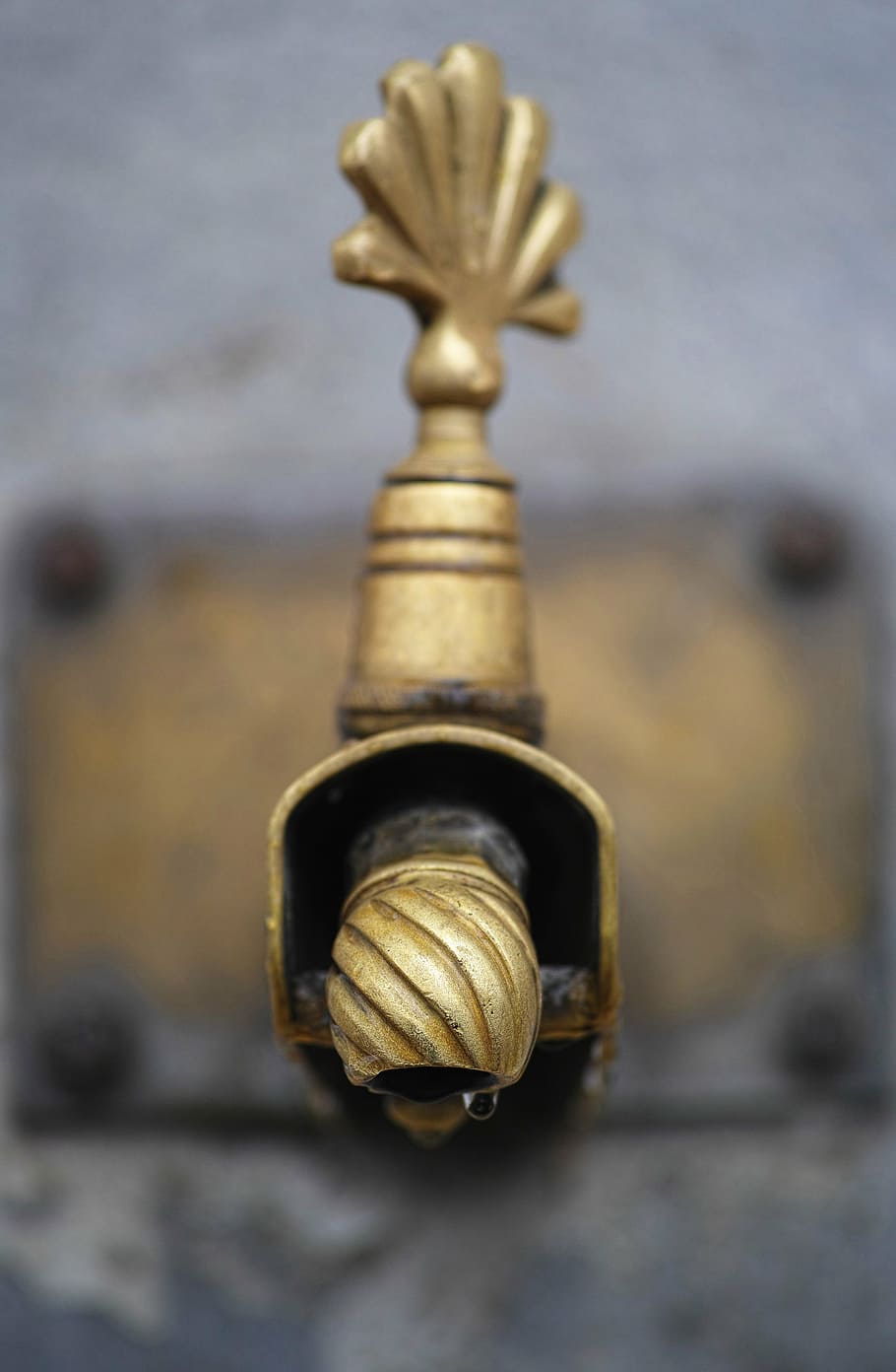 Font, aigua, tirar, or, groc, arquitectura, fons, ciutat, foto, set, sequera, estètica, vell, fotografia, metall, primer pla, cap gent, centrar-se en primer pla, rovellat, seguretat, protecció, dia, material de fusta, perilla, enfocament selectiu, maneta, a l'interior, resistent, sol objecte, maquinària, ornamentat, 4K