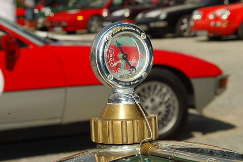 oldtimer, auto, klasický, nostalgický, mřížka, způsob dopravy, přeprava, motorové vozidlo, pozemního vozidla, kolo, Červené, detail, nikdo, kov, Historické auto, zaměřit se na popředí, pneumatika, retro stylu, selektivní zaměření, chrom, tvar, cestovat, uvnitř, stříbrné barvy, 4K, CC0, veřejná doména, bez autorských práv