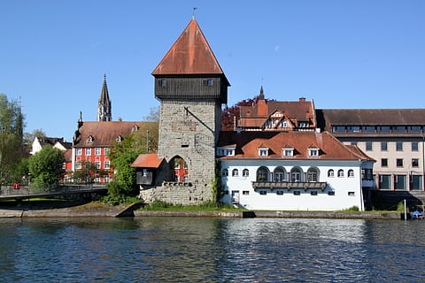 Constance, Torre, storicamente, architettura, costruzione, torretta, cielo, Chiesa, città vecchia, tetto, tetti, lago di Costanza, obbiettivo, vecchio, esterno dell'edificio, Casa, struttura costruita, fiume, all'aperto, acqua, lungomare, natura, destinazioni di viaggio, cielo sereno, blu, giorno, viaggio, nessuno, storia, guglia, 4K, CC0, dominio pubblico, privo di copyright
