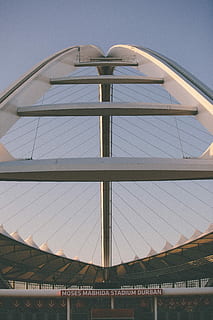 moses mabhida stadium durban, stadión, architektura, budova, struktura, vzor, západ slunce, řádek, geometrický, stavba, exteriér budovy, nebe, nízký úhel pohledu, nikdo, Příroda, den, město, moderní, destinace, sklo - materiál, čisté nebe, most, venku, cestovat, cestovní ruch, přeprava, kancelářská budova exteriér, mrakodrap, 5K, CC0, veřejná doména, bez autorských práv