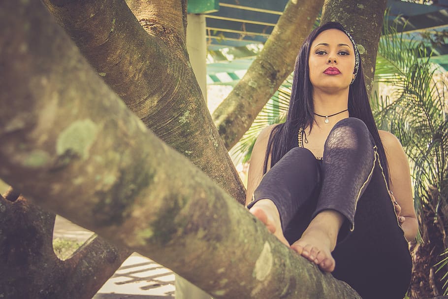 dona, assegut, branca d'un arbre, durant el dia, prova, casal, models, GR, prova externa, parc, gent, bellesa, femella, moda, bonic, cos, encantador, dones, vintage, senyora, noia, Linda, nuvis, matrimoni, somriures, encant, esbós, vestit, silueta, png, elegància, fons transparent, il·lustració, home, una persona, només adults, només dones, una sola dona, adult, només una jove, arbre, adult jove, retrat, estils de vida, activitat d'oci, dones joves, vista frontal, persones reals, planta, cabell llarg, pentinat, roba casual, cabell, mirant la càmera, dia, dona guapa, a l'aire lliure, 5K