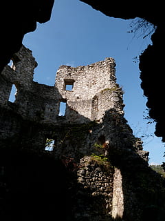 gammel, by, tårn, sten-, konstruktion, væg, skygge, kroatien, arkitektur, bygget struktur, historie, fortiden, bygning udvendig, himmel, gammel ruin, lav vinkel visning, bygning, natur, slot, ingen mennesker, dag, ødelagt, skyfri himmel, beskadiget, turisme, solid, udendørs, forringelse, gamle civilisation, Stenmur, 2K, CC0, offentligt domæne, royaltyfrie