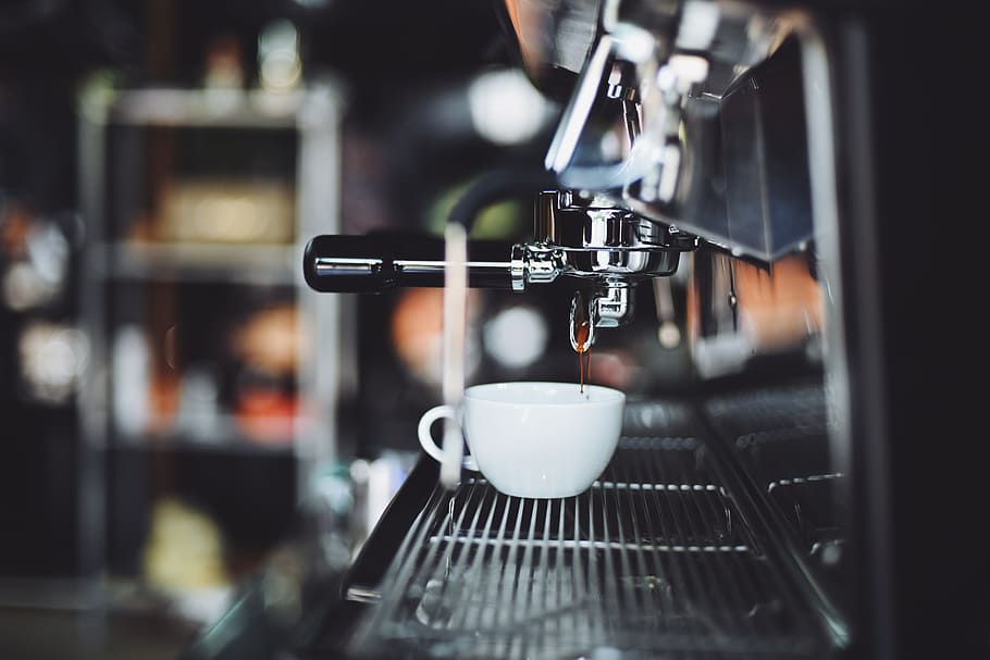 cafè, tassa, beure, màquina de cafè, Cafetera, espresso, màquina, maquinària, producció, cafè - beguda, primer pla, cafetera exprés, menjar i beguda, tassa de cafè, enfocament selectiu, cafeteria, a l'interior, equipament, metall, aparell, cap gent, acer, cafeïna, 5K