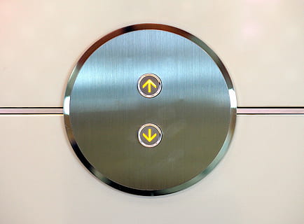 led, skiltning, knap, trykke, elevator, kontrollere, pressen, rejse, cirkel, stål, musik, sport, teknologi, ingen mennesker, indendørs, metal, geometrisk form, form, tæt på, sølvfarvet, rustfrit stål, legering, design, skinnende, glas - materiale, udstyr, direkte over, murbygningsfunktion, lukket, loft, trykknap, 4K, CC0, offentligt domæne, royaltyfrie