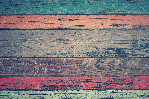 tavola multi colorata, astratto, antico, fondale, sfondo, bandiera, tavola, Marrone, costruzione, carpenteria, avvicinamento, colore, buio, arredamento, decorazione, decorativo, design, secco, pavimento, grano, grunge, legno duro, casa, interno, legname, macro, Materiale, naturale, natura, vecchio, sfondi, legno - materiale, strutturato, sporco, modello, vecchio stile, nessuno, fotogramma intero, caratteristica della parete, giorno, testo, dipingere, intemperie, comunicazione, sceneggiatura occidentale, legna, architettura, struttura costruita, rosso, venatura del legno, 4K, CC0, dominio pubblico, privo di copyright
