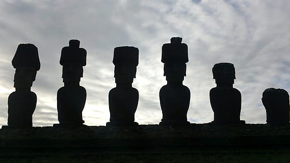 silueta, šest, sochy, moai, Velikonoční ostrov, socha, velikonoční, ostrov, Skála, sochařství, kámen, mezník, kultura, ruiny, starý, starověké, Dějiny, historický, památník, struktura, nebe, mrak - nebe, nikdo, v řadě, Příroda, venku, nízký úhel pohledu, den, architektura, umění a řemesla, skupina objektů, tvořivost, náboženství, zastoupení, detail, město, bok po boku, 1080P, CC0, veřejná doména, bez autorských práv