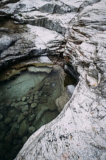 rochas, Colina, pedra, agua, Primavera, Rocha, rock - objeto, sólido, formação rochosa, ninguém, beleza na natureza, dia, natureza, tranquilidade, geologia, visão de alto ângulo, cena não urbana, Geografia física, ao ar livre, scenics - natureza, cena tranquila, meio Ambiente, rude, formação, corroído, 2K, CC0, domínio público, royalty free