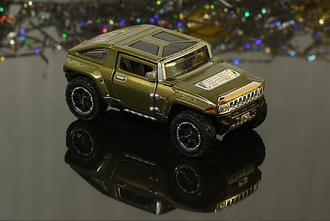 modelka, hamer, specializace, auto, pozemního vozidla, kolo, lesklý, motorové vozidlo, hračka, autíčko, způsob dopravy, přeprava, zaměřit se na popředí, nikdo, detail, odraz, stálý život, svítí, město, noc, jeden objekt, ulice, venku, Příroda, architektura, 2K, CC0, veřejná doména, bez autorských práv
