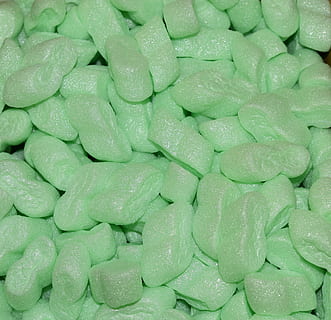 obalový materiál, polystyrenu, zelená, měkký, mírně, poslat, balíček, jídlo, pozadí, detail, zelená barva, jídlo a pití, celý rám, nikdo, velká skupina objektů, hojnost, stálý život, cukroví, sladké jídlo, svěžest, nezdravé stravování, sladký, uvnitř, opakování, blahobyt, pokušení, 2K, CC0, veřejná doména, bez autorských práv