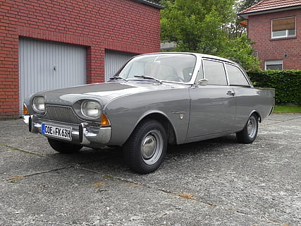 brod, auto, oldtimer, přeprava, dopravy, pozemního vozidla, venku, nikdo, způsob dopravy, motorové vozidlo, architektura, stavba, exteriér budovy, retro stylu, den, město, Historické auto, stacionární, ulice, budova, starý, parkoviště, 2K, CC0, veřejná doména, bez autorských práv