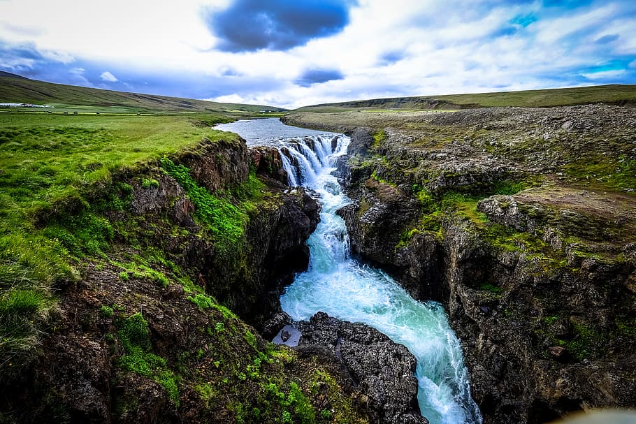 paisatge, naturalesa, aigua, roques, la llum del dia, medi ambient, flux, herba, exposició llarga, molsa, muntanya, a l'aire lliure, ràpids, riu, escènic, corrent, lapse de temps, cascada, humit, salvatge, escenics - natura, bellesa a la natura, núvol - cel, aigua que flueix, cel, rock, rock - object, moviment, escena no urbana, sòlid, terra, cap gent, moviment borrós, que flueix, rierol: aigua que flueix, poder a la natura, 4K