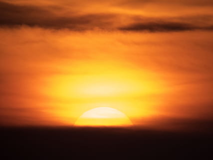 posta de sol vermella, foto de paisatge, posta de sol, naturalesa, vespre, cel, sol, llum solar, color taronja, escenics, sortida del sol - alba, núvol - cel, bellesa a la natura, a l'aire lliure, paisatge, estiu, alba, groc, cloudscape, fons, vermell, imatge en color, horitzó, escenics - natura, tranquil·litat, escena tranquil·la, idíl·lic, cel dramàtic, cap gent, por, silueta, majestuós, cercle, eclipsi, brillant, cel romàntic, 4K, CC0, domini públic, lliure de regalies