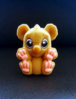 macaco, doce, fofinho, äffchen, mundo animal, fofa, pequeno, pele, face, brinquedo, animal, Urso, infância, brinquedo de pelúcia, representação, parte do corpo humano, mão humana, único objeto, urso Teddy, dentro de casa, uma pessoa, mão, segurando, fechar-se, parte do corpo, vista frontal, tiro do estúdio, Diversão, mamífero, fundo preto, dedo, membro humano, 2K, CC0, domínio público, royalty free