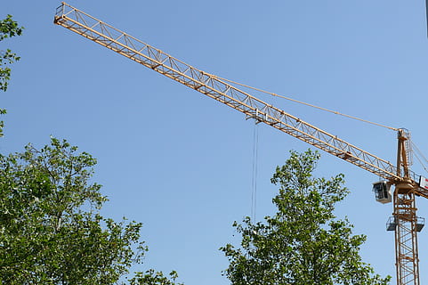 jeřáb, místě, projekt, technologie, stavební průmysl, jeřáb - stavební stroje, staveniště, stavební činnost, nebe, architektura, modrý, zařízení, inženýrství, ocel, stavba, městské scény, stroje, strom, nízký úhel pohledu, rozvoj, Příroda, průmysl, čisté nebe, rostlina, den, kov, nikdo, stavební stroje, růst, vysoká - vysoká, stavební vybavení, venku, 2K, CC0, veřejná doména, bez autorských práv