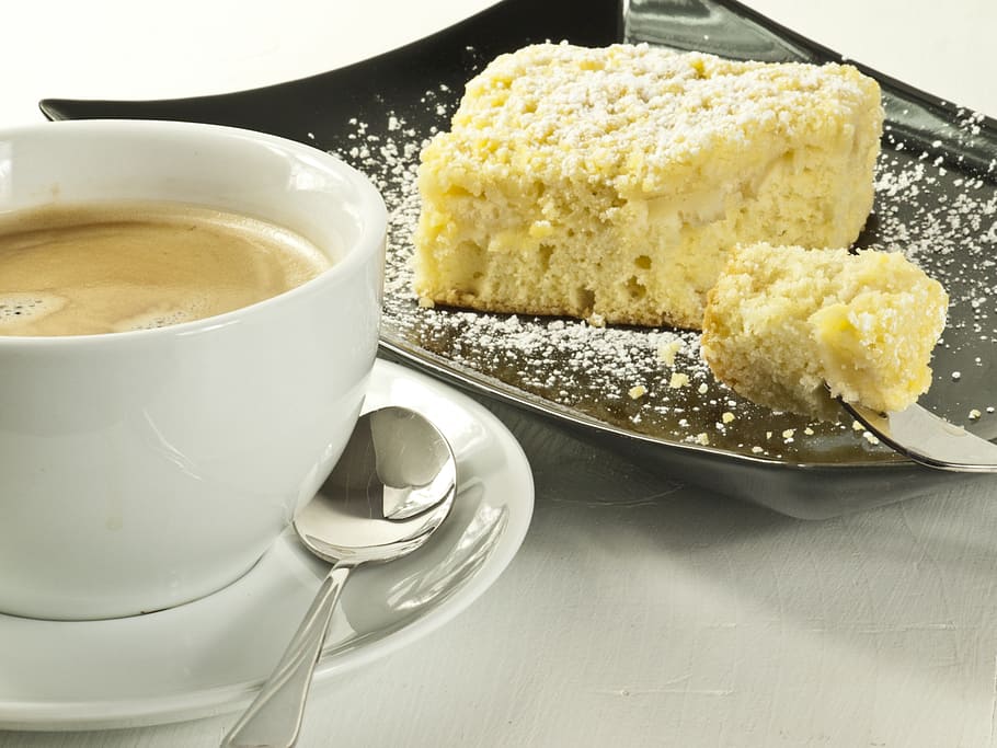 pastís, cafè, pastís de fulla, taula de cafè, pastes, beure cafè, plats, menjar dolç, deliciós, tarda, menjar, cafè italià, cafè crema, productes al forn, nutrició, frisch, tassa de cafè, milchschaum, cafeïna, tassa, placa, calenta, italià, menjar i beguda, dolç, frescor, estri de cuina, cullera, postres, utensili per menjar, beure, plat, cafè - beguda, refresc, indulgència, vaixella, taula, cap gent, temptació, cub de sucre, tassa de te, berenar, 2K