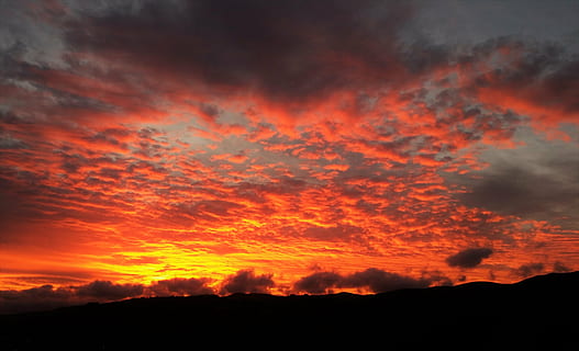 negre, núvols, fosc, alba, dramàtica, vespre, tarda, cel de la nit, sol de tarda, paisatge, llum, naturalesa, Nova Zelanda, taronja, a l'aire lliure, escènic, silueta, cel, sol, posta de sol, temps, bellesa a la natura, núvol - cel, color taronja, escenics - natura, muntanya, cap gent, cel dramàtic, medi ambient, vermell, tranquil·litat, calor - temperatura, escena tranquil·la, escena no urbana, signe, poder a la natura, 4K, CC0, domini públic, lliure de regalies