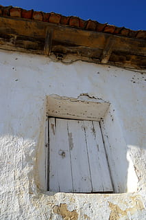 langas, namai, Ispanija, kaimiškas, architektūra, pastatyta struktūra, nėra žmonių, senas, dieną, atsisakyta, žemas kampo vaizdas, saulės šviesa, mediena - medžiaga, pastatas, pobūdį, pasenusi, namas, pastato išorė, nuskendo, lauke, sienų kūrimo funkcija, sugadintas, įėjimas, šešėlis, sugriauta, 2K, CC0, Viešasis domenas, nemokamai