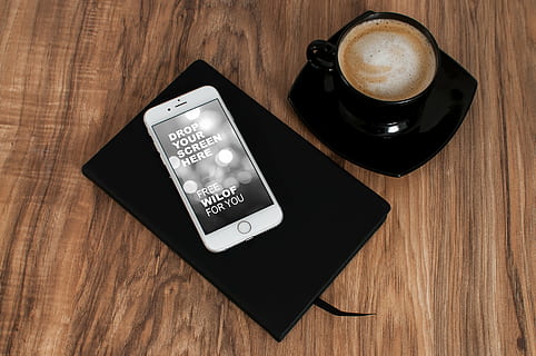 sidabro iPhone 6, viršuje, juoda, nešiojamas kompiuteris, keramikos, kavos puodelis, lėkštė, „ipad“, „iPhone“, tablėtė, telefonas, mobiliojo ryšio, maketas, iphone 6, obuolys, programa, kava, Maistas ir gėrimai, puodelis, gerti, komunikacijos, aukšto kampo vaizdas, kavos gėrimas, technologijos, gaivinimas, lentelė, mediena - medžiaga, belaidžio ryšio technologija, patalpose, nėra žmonių, tiesiogiai virš, išmanusis telefonas, tekstą, indai, medienos grūdai, 4K, CC0, Viešasis domenas, nemokamai