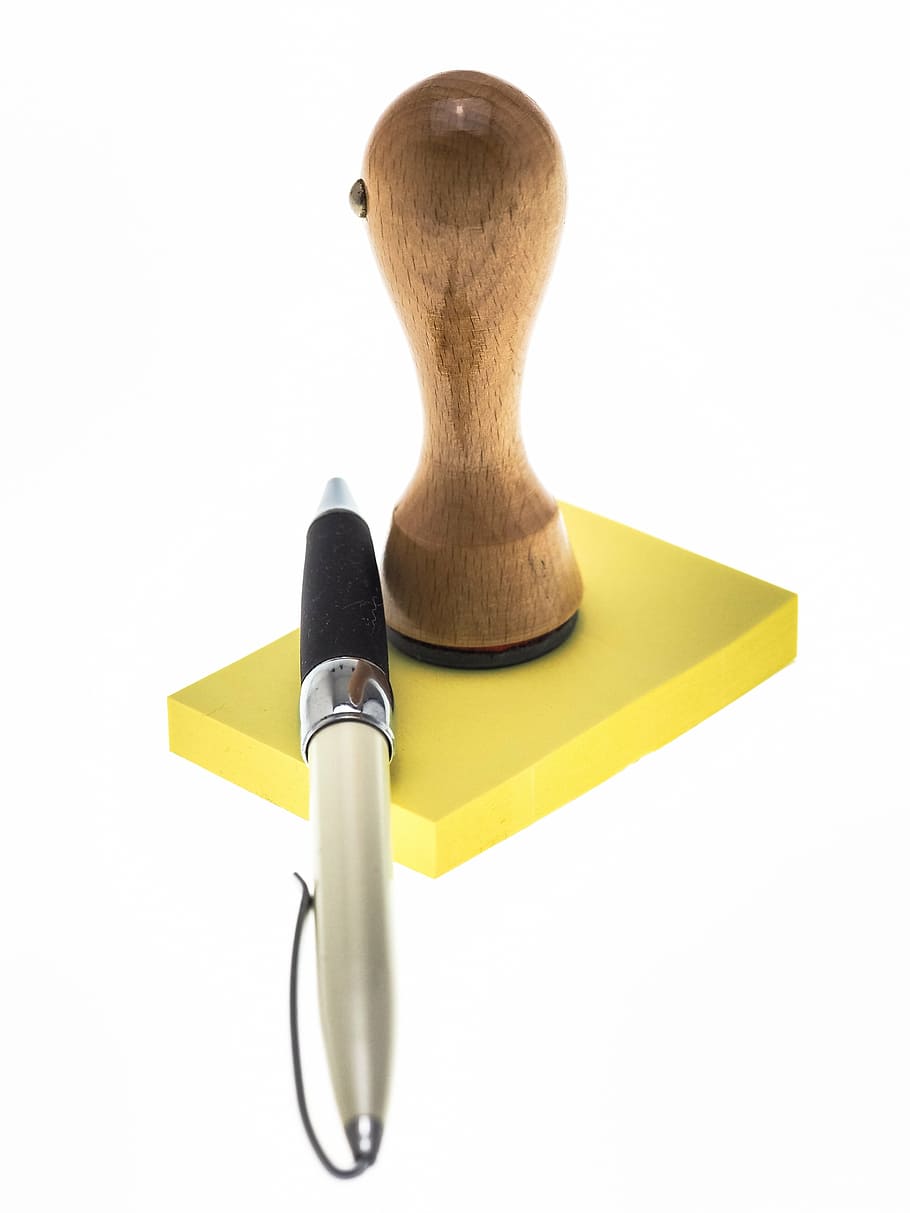pen, blok, notesblok, papir, datailaufnahme, noter, memo, Bemærk, Huskesedler, gul, makro, skriveværktøj, isolerede, Sticky note, frimærke, hvid baggrund, studio skud, indendørs, stilleben, ingen mennesker, skåret ud, kopiere plads, tæt på, træ - materiale, to objekter, bord, metal, manden lavet, menneskeskabt objekt, repræsentation, Kunst og håndværk, høj vinkel visning, meddelelse, sort farve, 4K