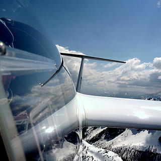 gliding, skyer, fly, over skyene, vinge, fjellene, transport, transportmiddel, luftfartøy, himmel, sky - himmel, flying, reise, natur, dag, cockpit, utendørs, ingen folk, flyfløyen, sollys, snø, bil, vinter, propell, jetmotor, flyindustrien, luksus, 2K, CC0, offentlig domene, opphavsrett gratis