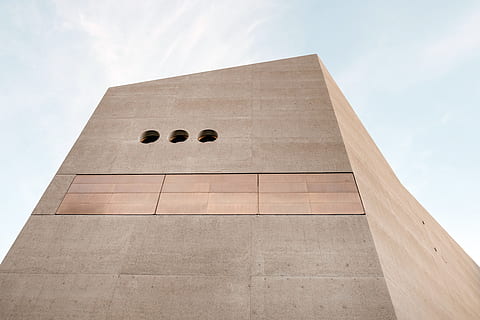 rendah, foto sudut, coklat, beton, bangunan, struktur, berawan, langit, krem, gedung bertingkat tinggi, hari, waktu, sudut, Arsitektur, minimal, struktur yang dibangun, arsitektur dan bangunan, eksterior bangunan, tidak ada orang, tampilan sudut rendah, bisnis, komposit digital, alam, keberhasilan, di luar rumah, kreativitas, menyalin ruang, bisnis perusahaan, kota, kesempatan, modern, eksterior gedung perkantoran, 4K, CC0, domain publik, bebas royalti