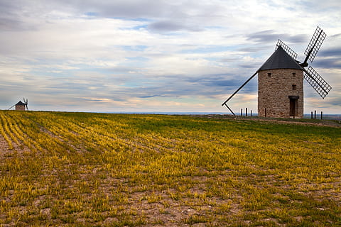 molí, taca, molí de vent, molins de vent, Castella la Manxa, castella - la manxa, núvol - cel, estructura construïda, cel, arquitectura, medi ambient, paisatge, camp, exterior de l'edifici, aerogenerador, turbina, terra, planta, generació de combustible i energia, energia renovable, energia eòlica, escena rural, molí de vent tradicional, naturalesa, energia alternativa, conservació del medi ambient, cap gent, a l'aire lliure, 5K, CC0, domini públic, lliure de regalies