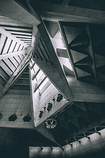 Graustufenfoto, Holzdecke, weiße Pendelleuchte, Gebäude, die Architektur, dunkel, bandw, Kirche, architektonisch, Design, Licht, Bristol, schwarz, Weiß, Haus, alt, Glas, Strahl, gebaute Struktur, Flachwinkelansicht, drinnen, Treppe, Decke, keine Leute, Stufen und Treppen, Muster, Spiral-, Wendeltreppe, Tag, Geländer, modern, architektonisches Merkmal, Metall, Reiseziele, direkt darunter, Dachfenster, Dachbalken, 5K, CC0, gemeinfrei, lizenzfrei