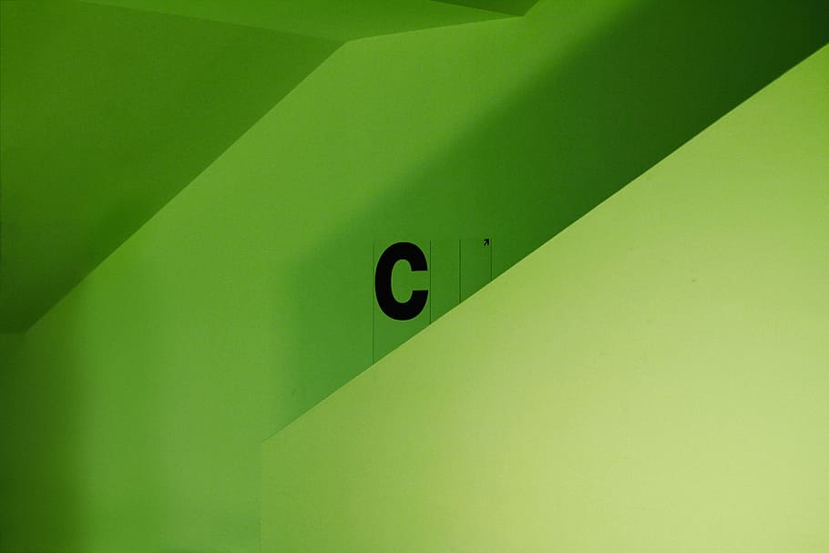 paret pintada de color verd, c lletres, arquitectura, c, línia, tipografia, disseny, minimalisme, urbà, angle, textura, verd, resum, interior, geomètric, amunt, ciutat, modern, arc, color verd, cap gent, primer pla, nombre, marc complet, a l'interior, funció de construcció de parets, fons, dia, còpia espai, sol objecte, estructura construïda, comunicació, vista d’angle baix, 5K