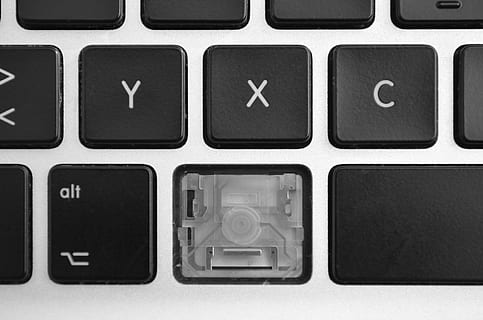 computador, teclado, quebrado, chaves, hardware, pc, calculadora, caderno, branco, teclado de computador, computador portátil, escritório, tecnologia, comunicação, equipamentos de informática, peça de computador, chave de computador, tecnologia sem fio, texto, conexão, fechar-se, ninguém, quadro completo, origens, carta, o negócio, dispositivo de informação portátil, alfabeto, 4K, CC0, domínio público, royalty free